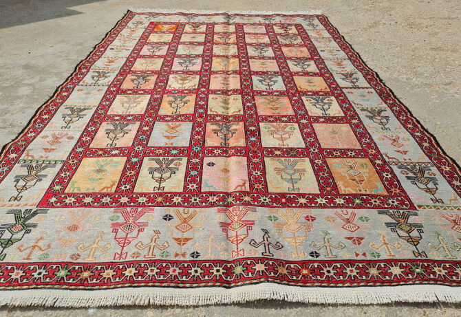 Fine Quality Hand Knotted Veg Dyed Soumak Pictorial Silk Kilim Area Rug 6 x 4 Ft (909 KHI) - Image 2