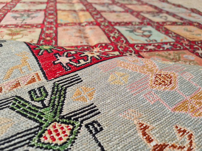 Fine Quality Hand Knotted Veg Dyed Soumak Pictorial Silk Kilim Area Rug 6 x 4 Ft (909 KHI) - Image 6