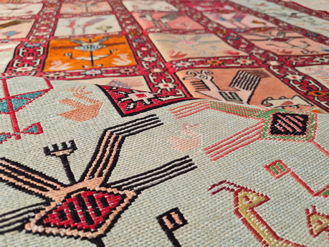 Fine Quality Hand Knotted Veg Dyed Soumak Pictorial Silk Kilim Area Rug 6 x 4 Ft (910 KHI) - Image 6