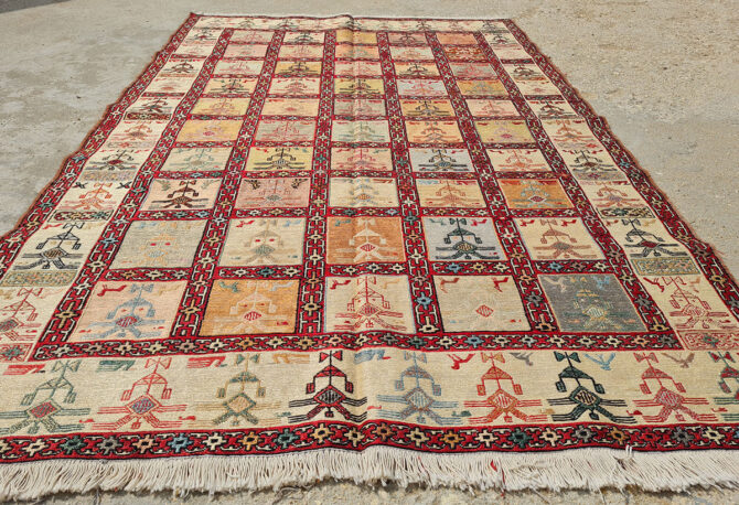 Fine Quality Hand Knotted Veg Dyed Soumak Pictorial Silk Kilim Area Rug 6 x 4 Ft (913 KHI) - Image 2