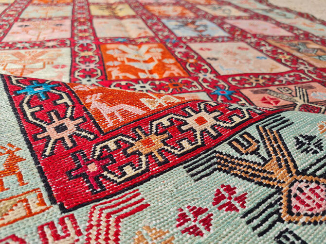 Fine Quality Hand Knotted Veg Dyed Soumak Pictorial Silk  Kilim Area Rug 6 x 4 Ft (916 KHI) - Image 6
