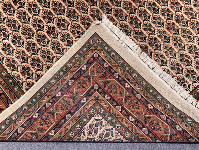 Authentic Hand Knotted Vintage Indo Wool Area Rug 8.0 X 5.9 Ft - Image 8